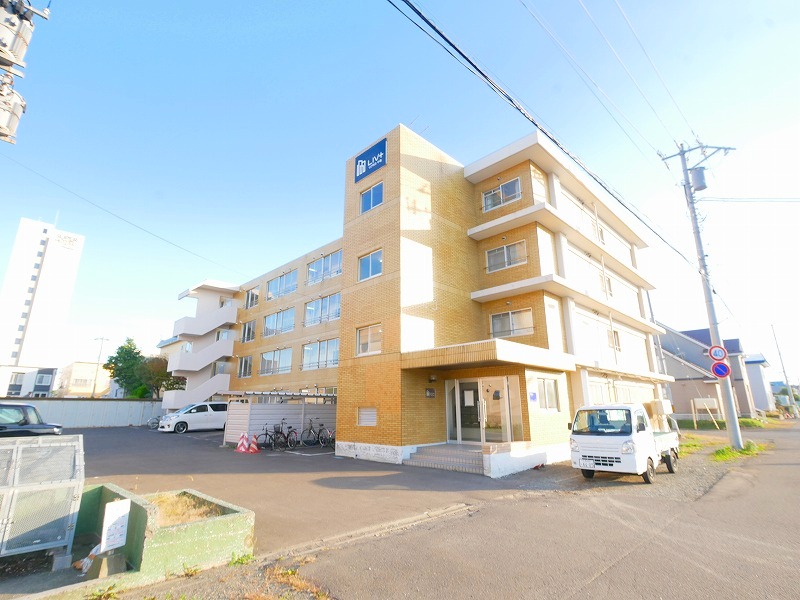 建物外観　閑静な住宅地に建つお部屋です♪