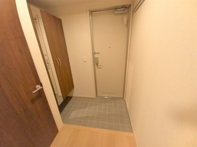 グレイスレジデンス中央の玄関写真