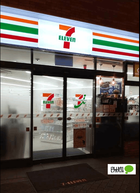 コンビニ　セブンイレブン大阪江戸堀３丁目店（コンビニ）まで151m