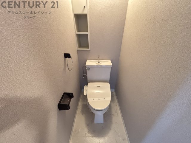 トイレ　温水洗浄便座付きのトイレです♪