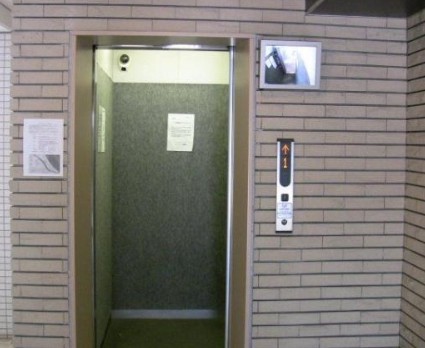 京急本線 京急川崎駅 徒歩9分 10階建 築20年の外観写真
