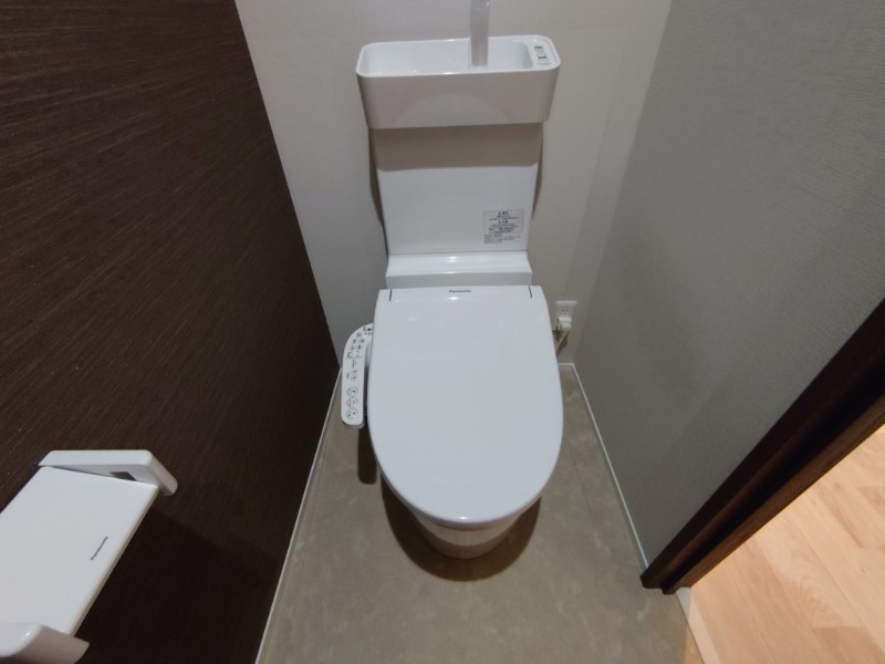 ＪＲ東海道本線 浜松駅 徒歩17分 2階建 築4年のトイレ写真