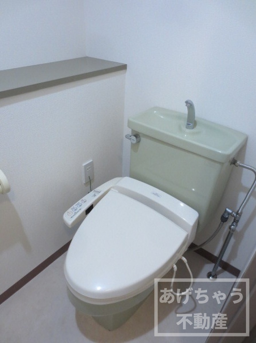東京メトロ丸ノ内線 中野坂上駅 徒歩8分 5階建 築34年のトイレ写真