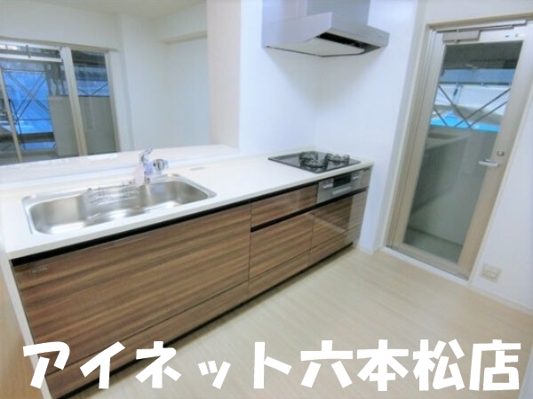 キッチン　調理スペースがしっかりございます