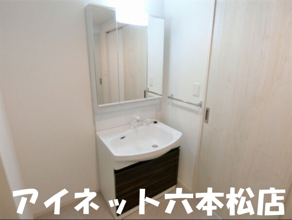 洗面設備　お出かけ前の支度はこちらで