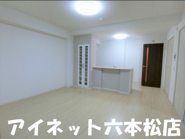 居室・リビング　家具の配置がしやすいお部屋ですね