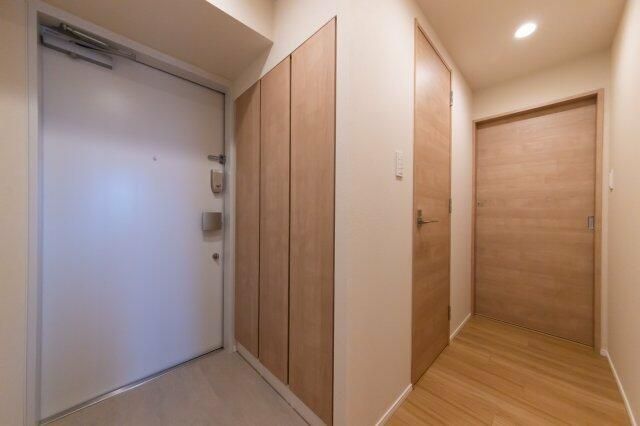プラウドフラット日暮里の玄関写真