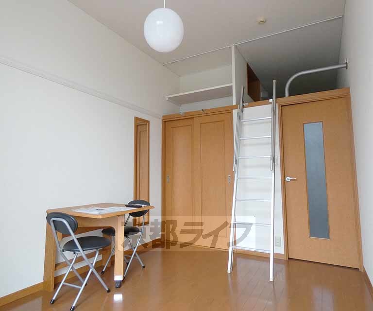 レオパレス円町の居間写真
