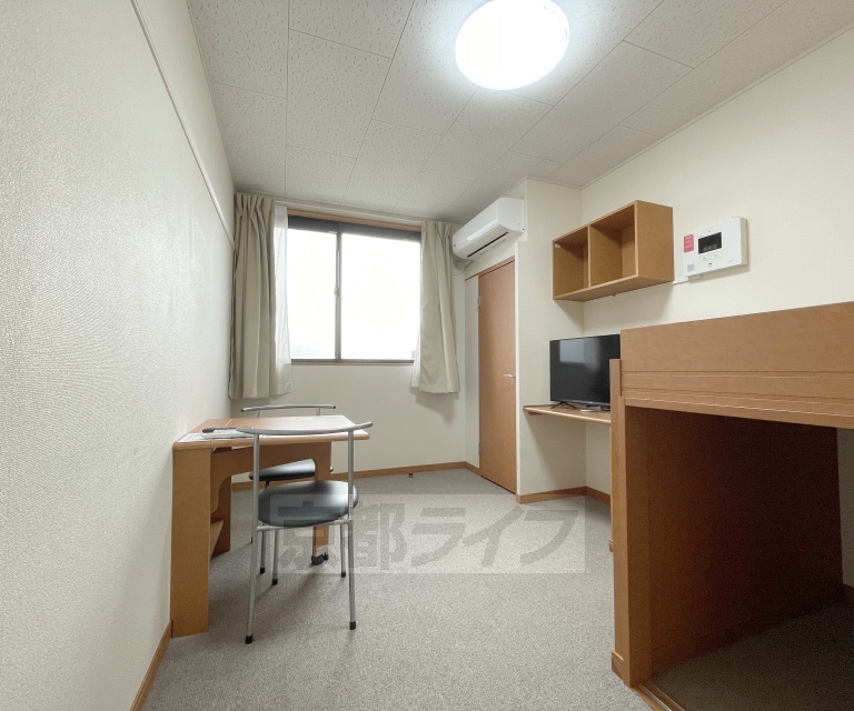 レオパレスラ ホヤの居間写真