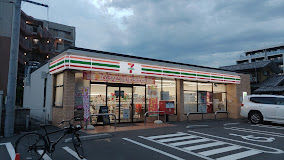 コンビニ　セブンイレブン 草加氷川北店（コンビニ）まで194m