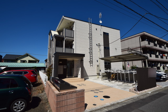 建物外観　～落ち着いた住宅地に位置します～