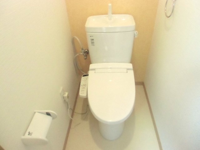 トイレ　温水洗浄機付トイレです☆