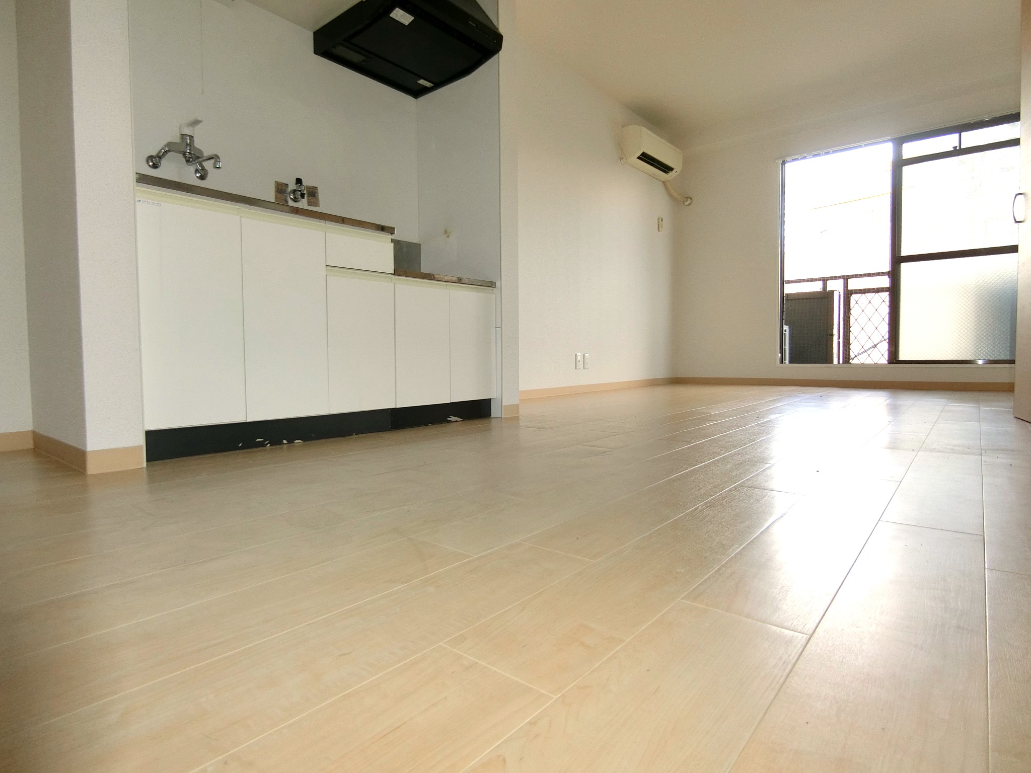 居室・リビング　広々とした明るいお部屋です☆