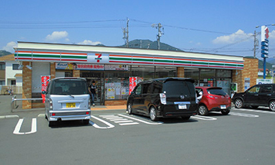 コンビニ　セブンイレブン静岡新伝馬店（コンビニ）まで272m