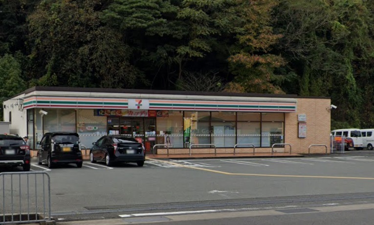 コンビニ　セブンイレブン舞鶴北吸店（コンビニ）まで485m