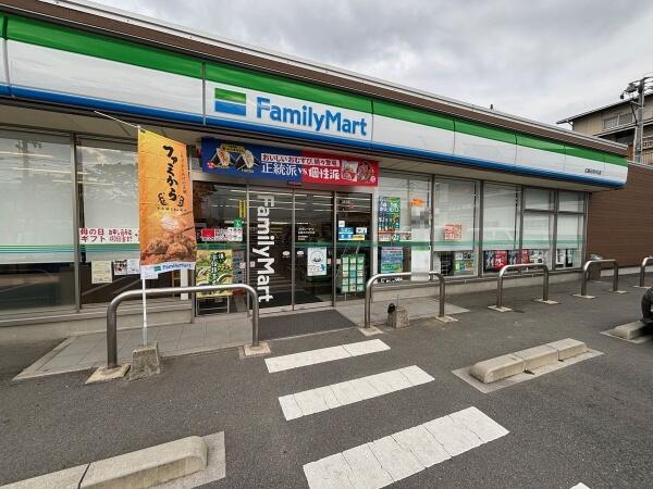 コンビニ　ファミリーマート広島五月が丘店（コンビニ）まで161m