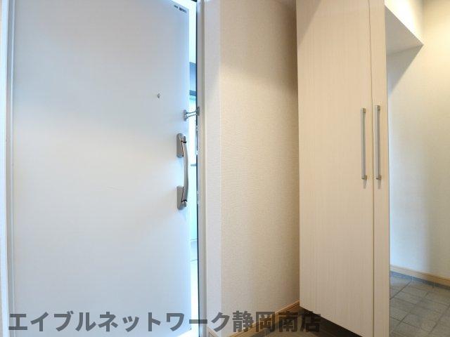 玄関　落ち着いた玄関です