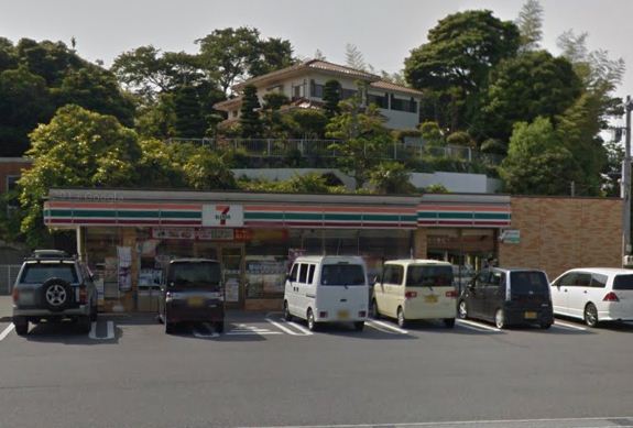 コンビニ　セブンイレブン（コンビニ）まで777m
