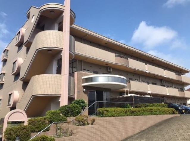 川崎市麻生区白鳥のマンションの建物外観