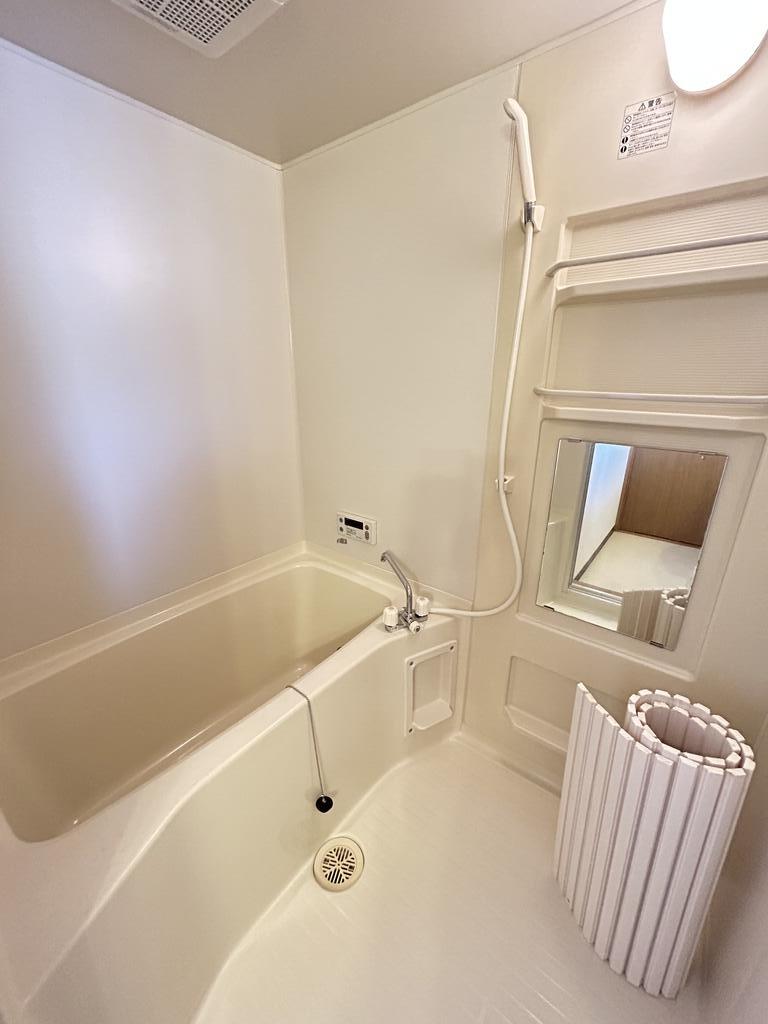 バス・シャワールーム　追い焚き機能付きです。