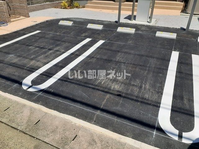 【名古屋市北区西味鋺のアパートの駐車場】