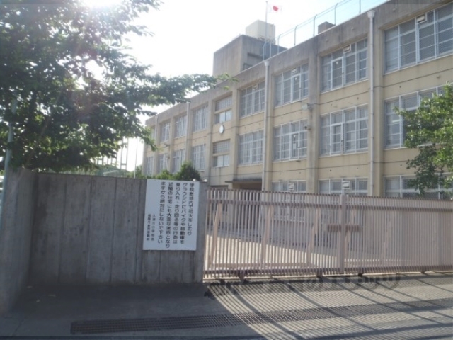 小学校　久津川小学校（小学校）まで500m
