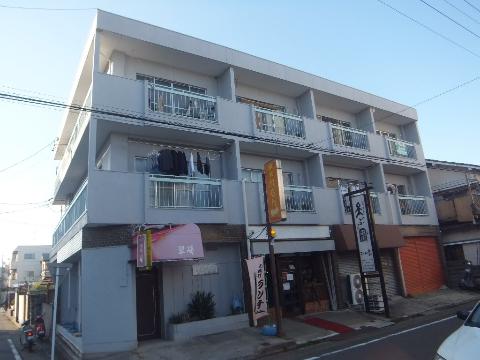 【名古屋市中川区花塚町のマンションの建物外観】