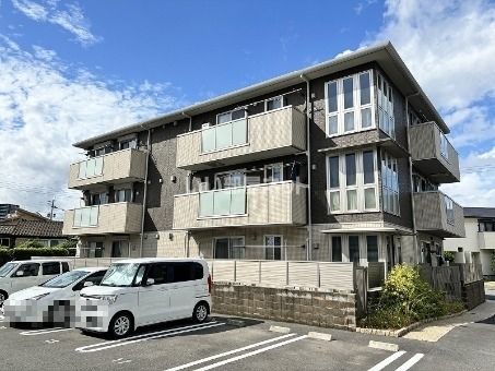 【シュプリーム杏の建物外観】