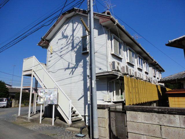 【クレスト石岡Ａ棟の建物外観】