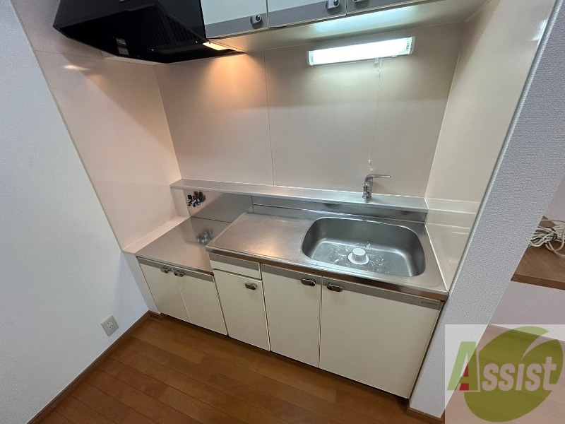 キッチン　キッチンです。ご自身でコンロを設置していただけます。