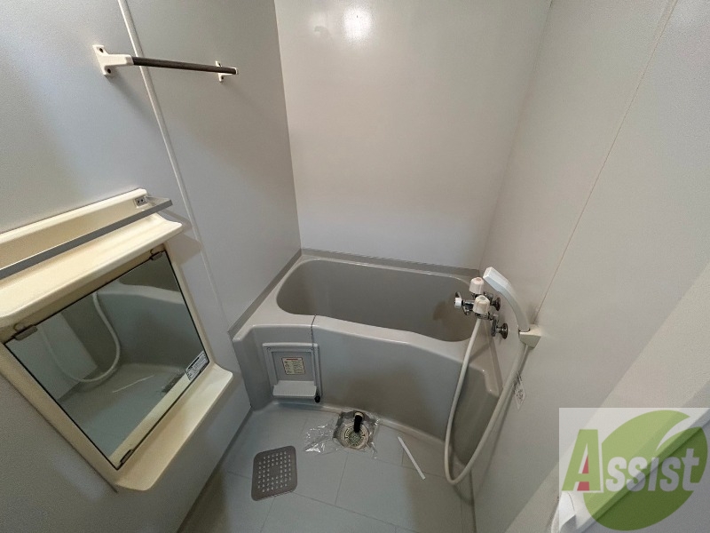 バス・シャワールーム　お風呂になります。一日の疲れを癒してくださいね。