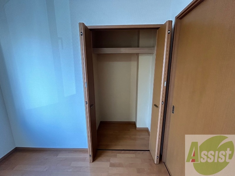 収納　寝室の収納です。部屋がすっきり片付きます。