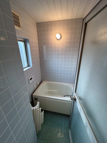 バス・シャワールーム　コンパクトで使いやすいお風呂です