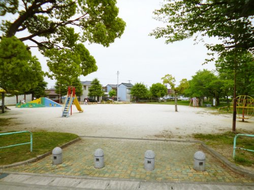 【名古屋市天白区笹原町のアパートの公園】