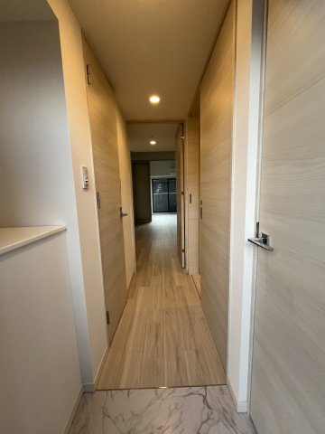玄関　※同物件別号室参考写真