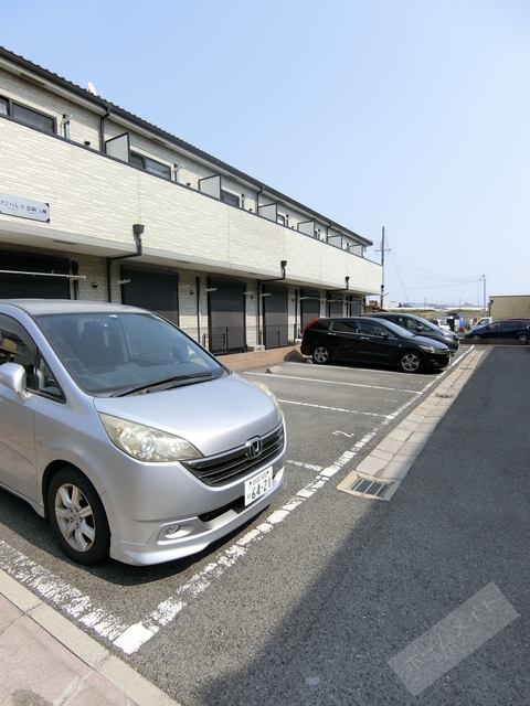 【泉北郡忠岡町忠岡東のアパートの駐車場】