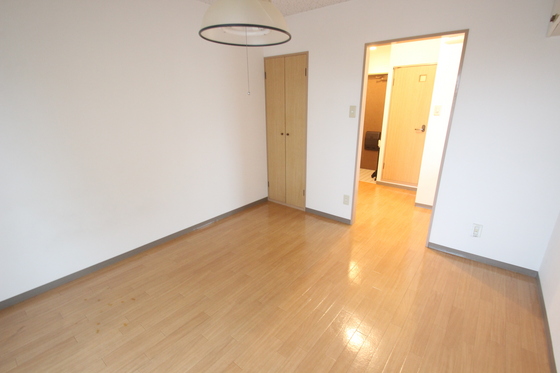 居室・リビング　※別部屋の写真です