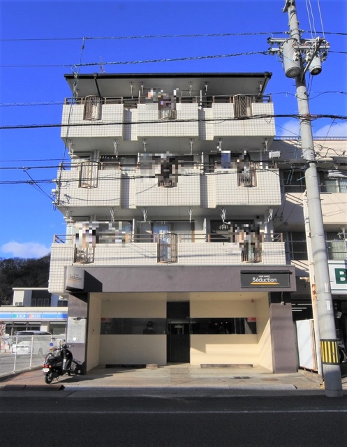 松山市道後樋又のマンションの建物外観