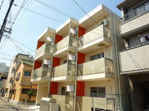 池田市空港のマンションの建物外観