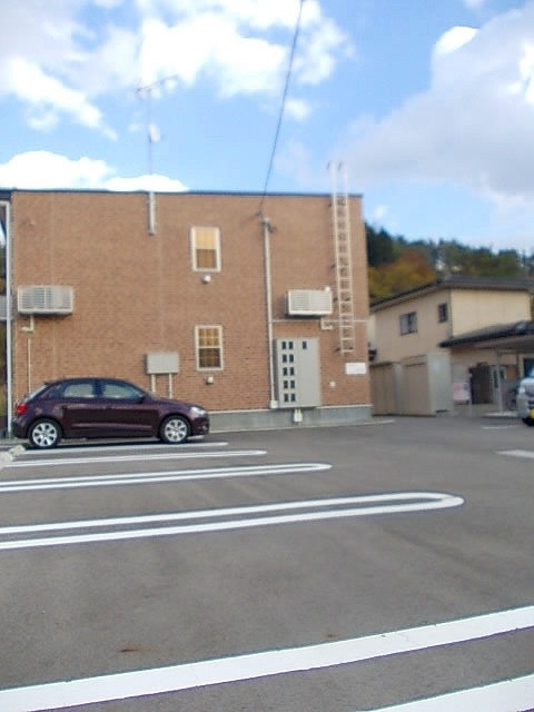 【サン　ブライトの駐車場】