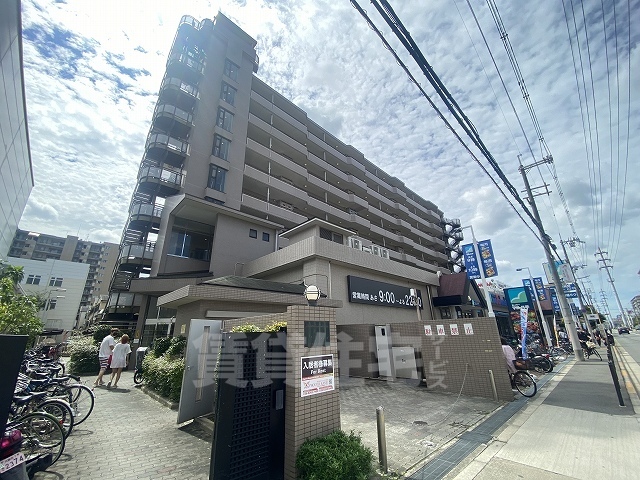 【淀川ハイライフマンションの建物外観】