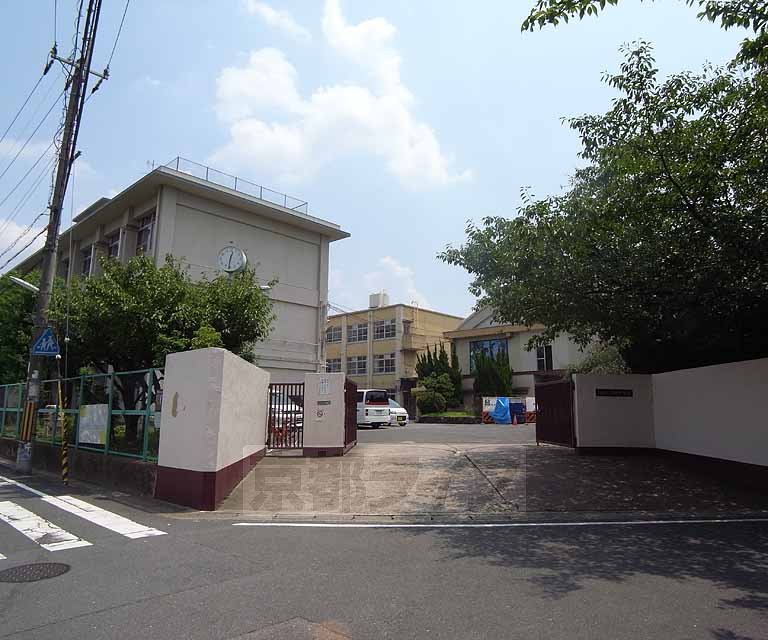 【京都市南区久世大築町のマンションの中学校】