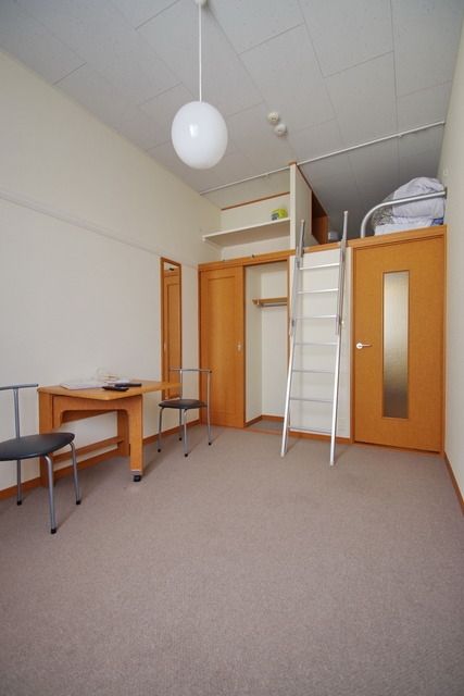 居室・リビング　★家具付きのお部屋です★