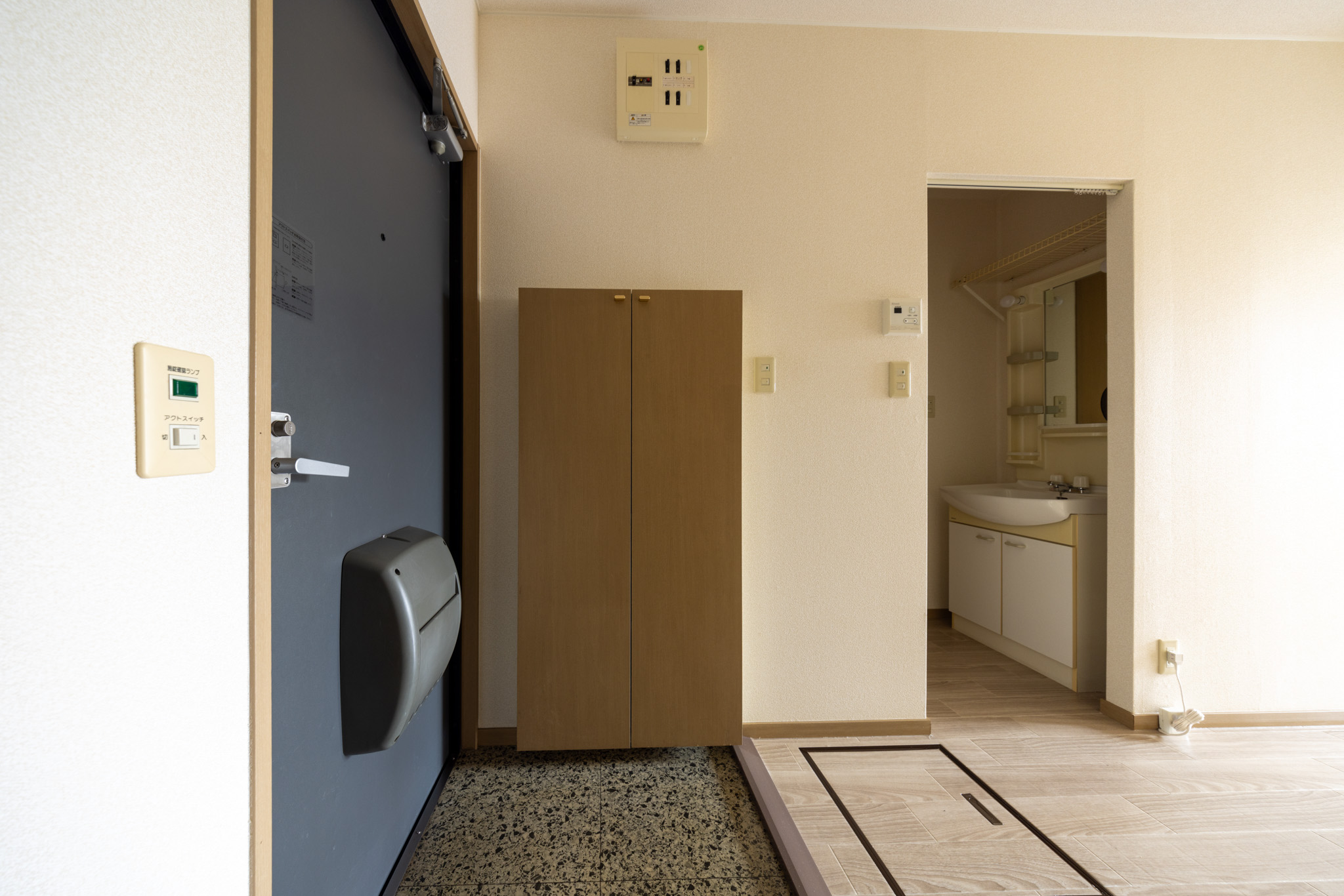 玄関　玄関にはシューズボックスで整理もラクラク