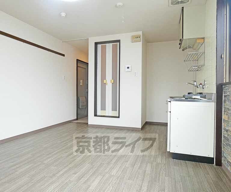 その他部屋・スペース　玄関からみた室内です。