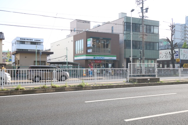 コンビニ　ファミリーマート志賀本通駅前店（コンビニ）まで458m