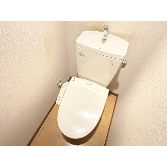 トイレ　シャワー付きトイレ（同仕様タイプ・現況優