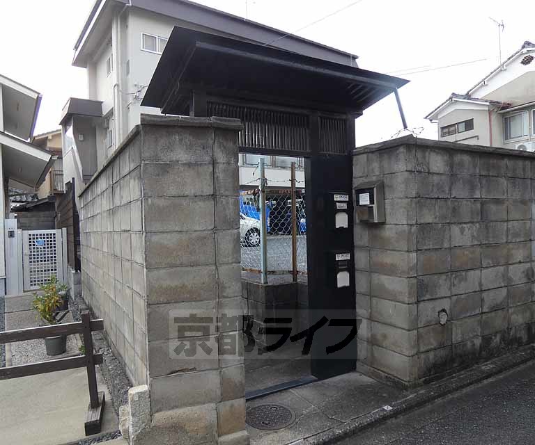 その他共有部分　建物入口です。