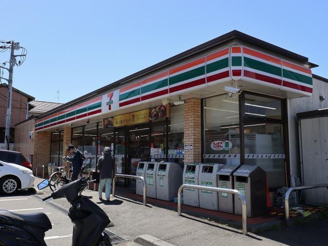 コンビニ　セブンイレブン横浜川和町店（コンビニ）まで443m