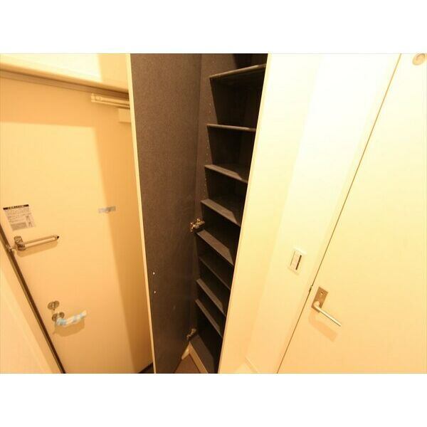 玄関　大容量のシューズボックスがあります♪